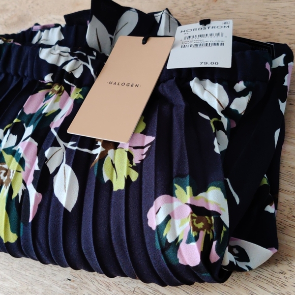 New Arrival Navy Manon Floral Pleated MIDI Skirt D9 - Picture 2 of 6